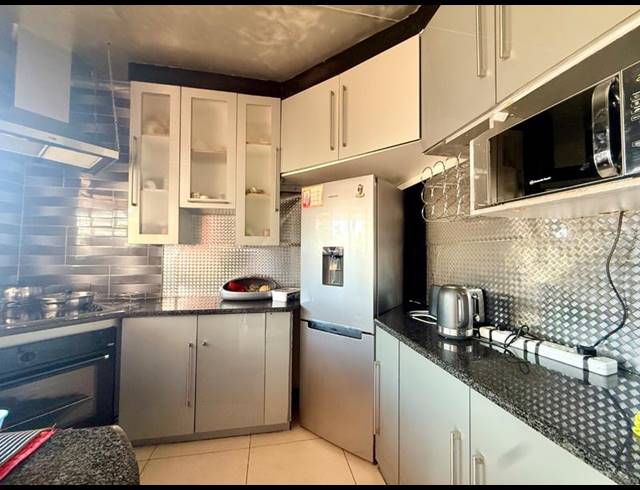 3 BEDROOM HOUSE FOR SALE IN VANDERBIJLPARK SE 6